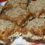 Prajitura cu nuci, caramel si ciocolata alba