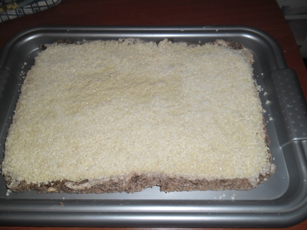 Prajitura cu nuca, caramel si ciocolata alba