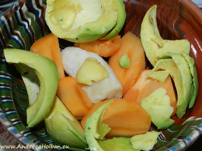 Piure de avocado, kaki si banana (dupa 8 luni)