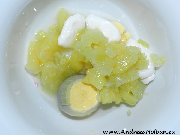 piure de dovlecel cu praz, galbenus de ou si mozarella (dupa 8 luni)