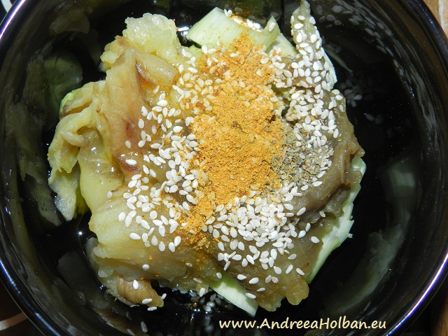 Salata de vinete, praz, seminte de susan, curry si busuioc (dupa 8 luni)