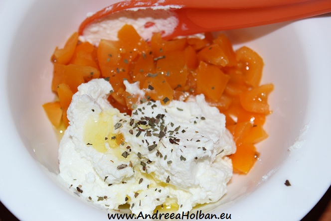 Crema de branza cu rosii cherry galbene, ulei de masline si busuioc (dupa 10 luni)