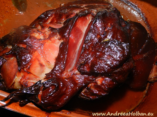 Buturel de porc la cuptor